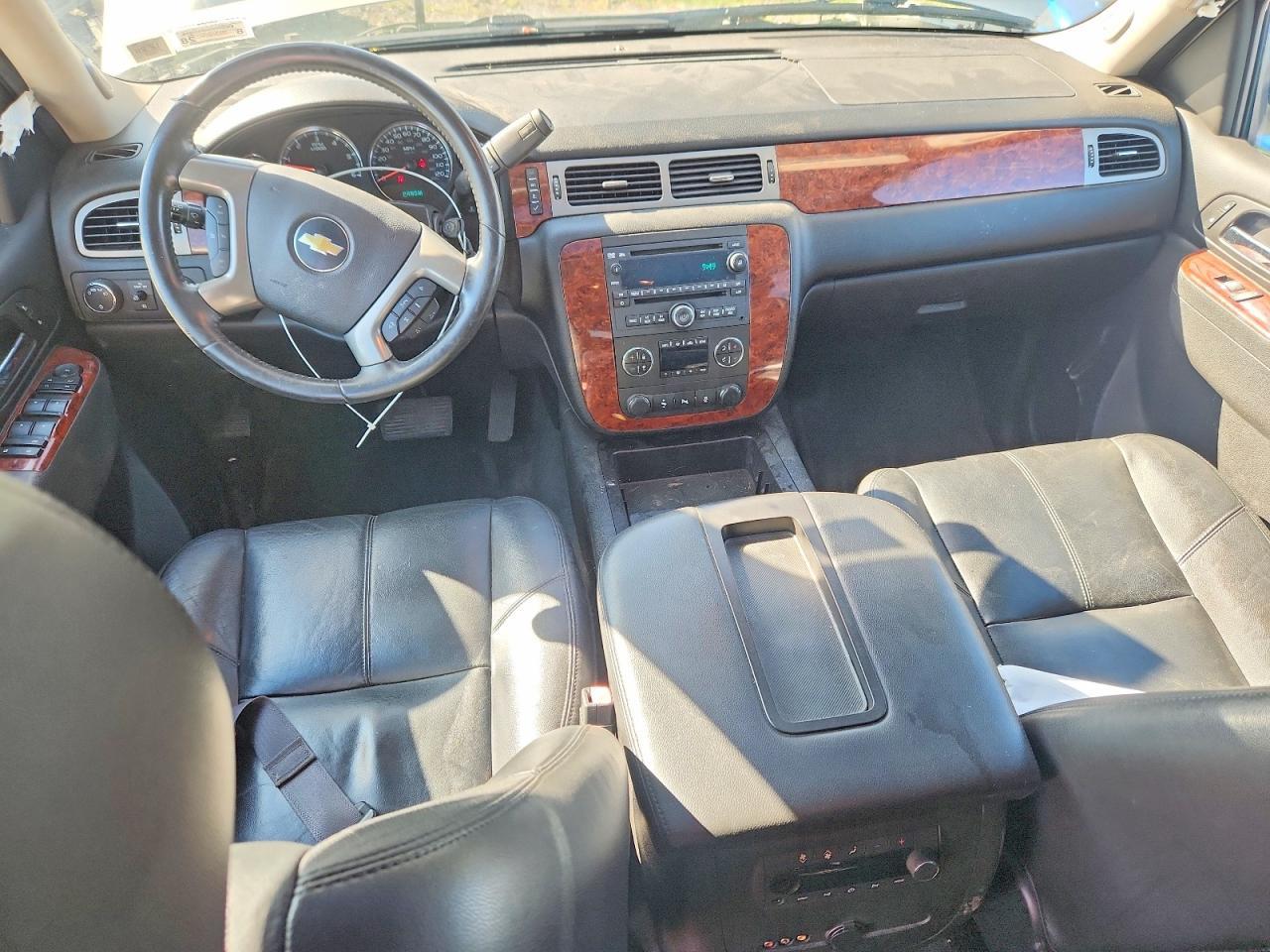 2013 Chevrolet Suburban Lt - zdjęcie 8