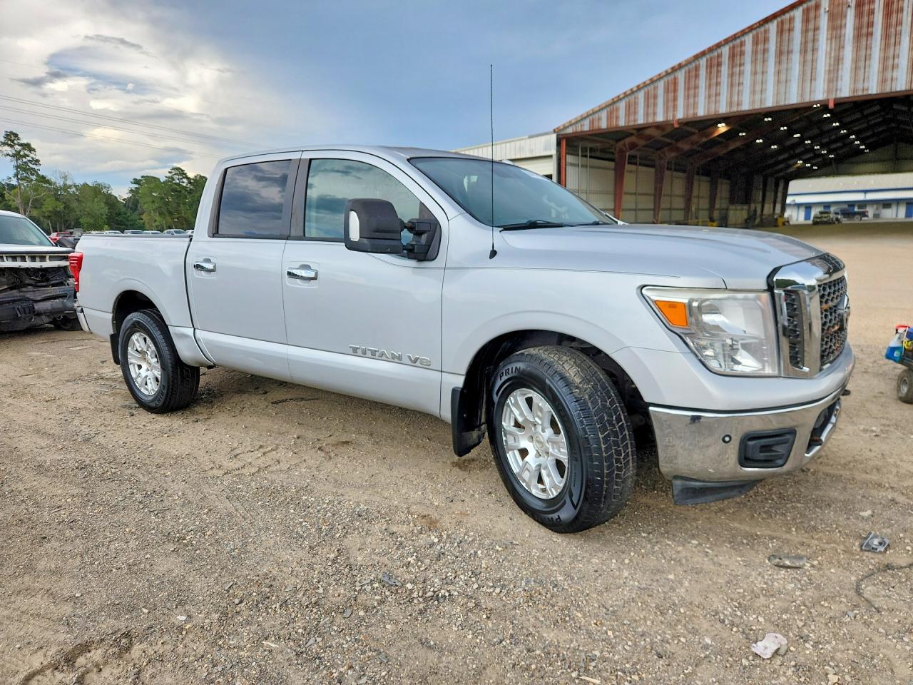2018 Nissan Titan Sv - zdjęcie 4