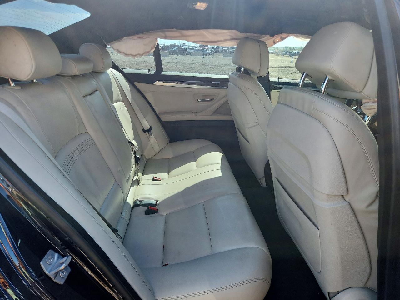 2014 BMW Seria 5 550i - zdjęcie 10