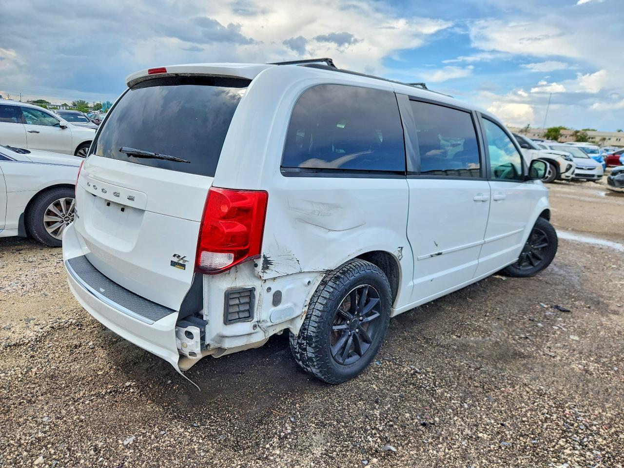2016 Dodge Grand Caravan R/T - zdjęcie 3
