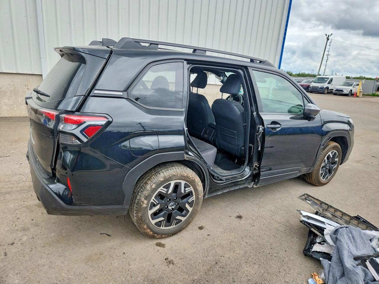 2025 Subaru Forester Premium - zdjęcie 3