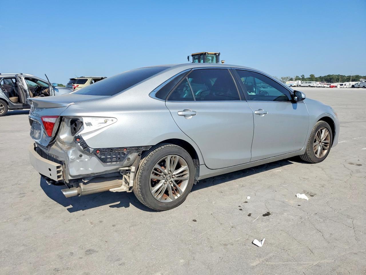 2016 Toyota Camry Se - zdjęcie 3