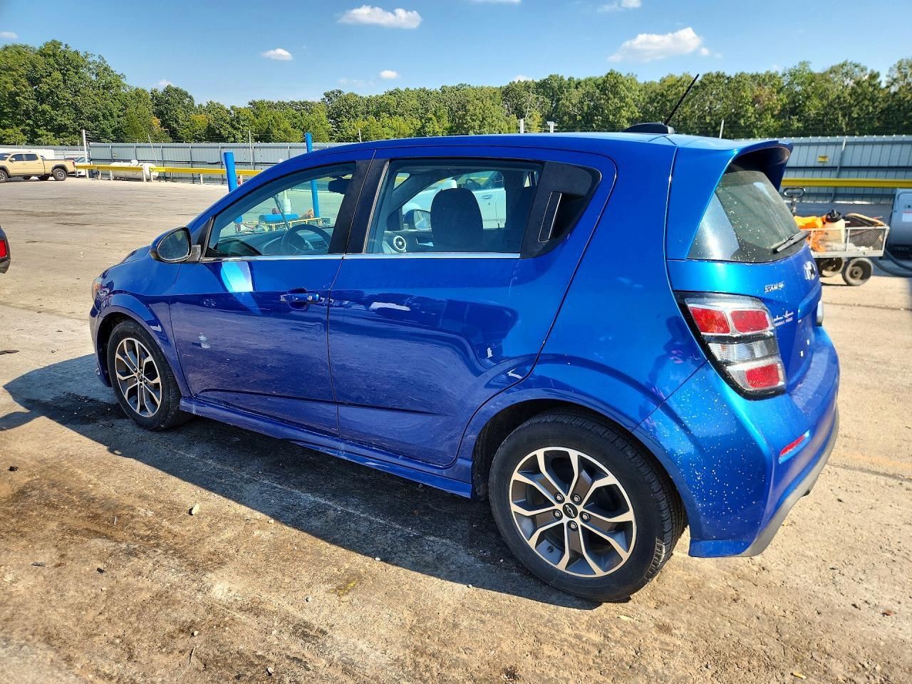 2019 Chevrolet Sonic Lt - zdjęcie 2