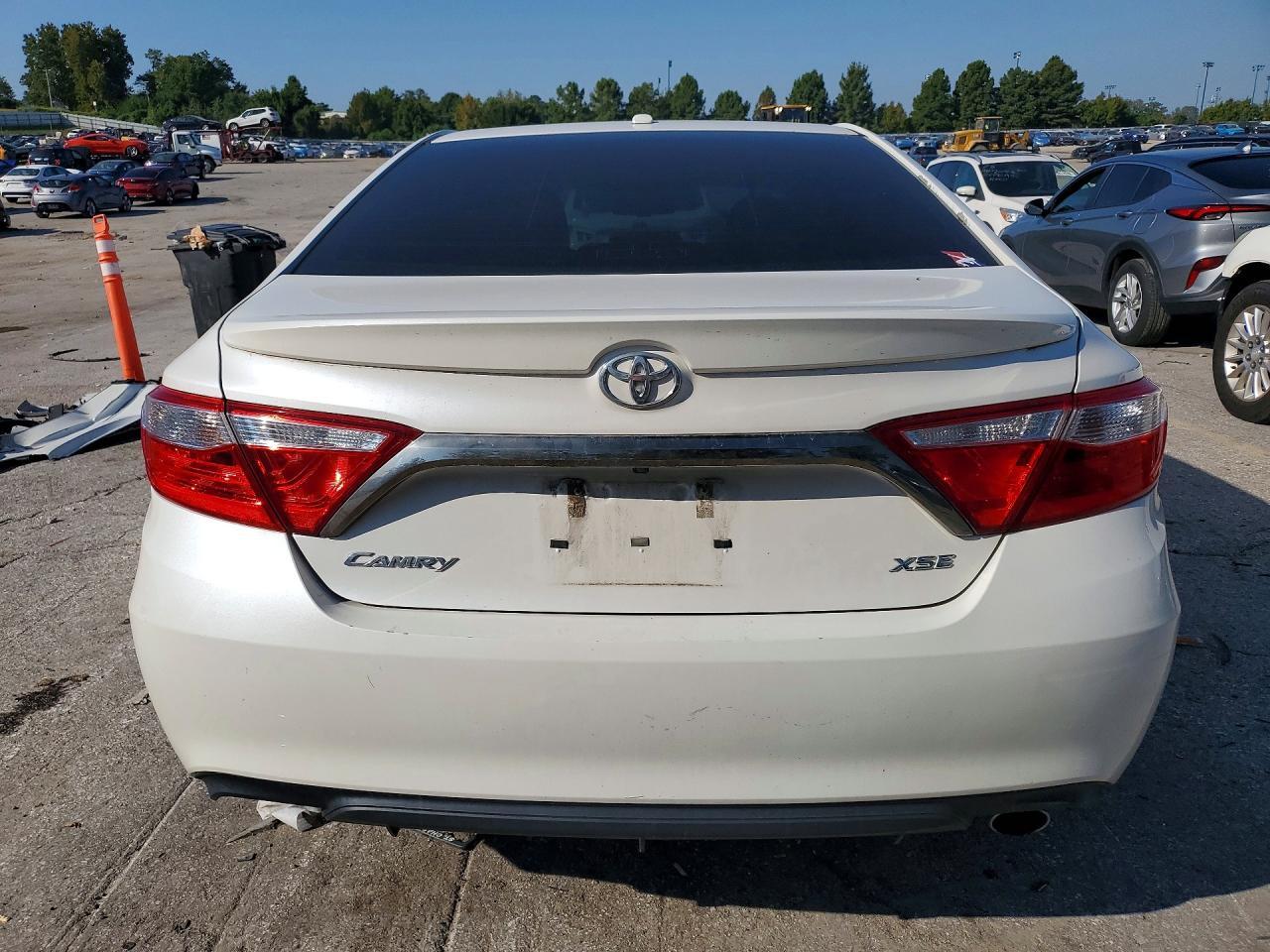2015 Toyota Camry Xse - zdjęcie 6