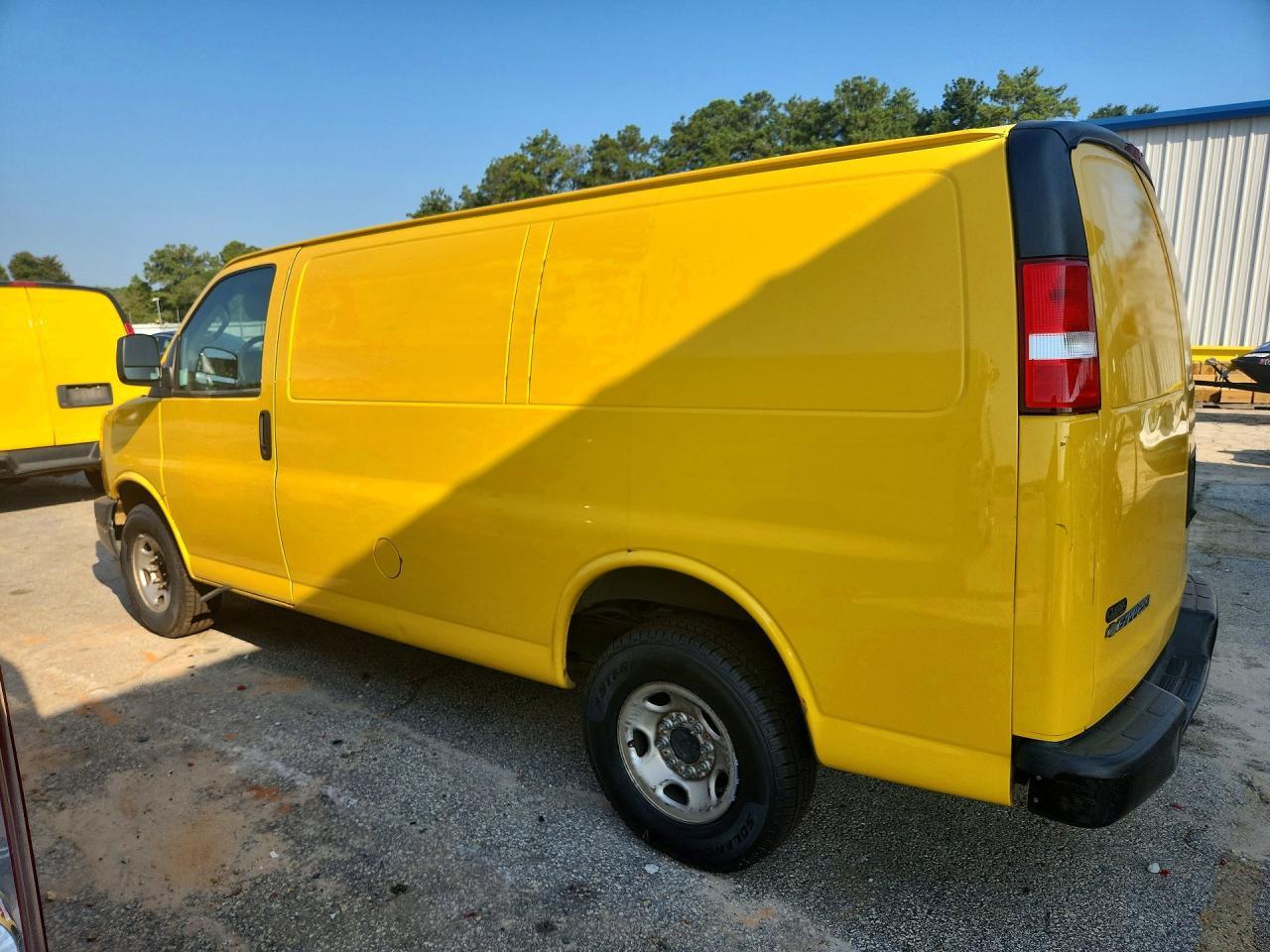 2020 Chevrolet Express G2500 - zdjęcie 2