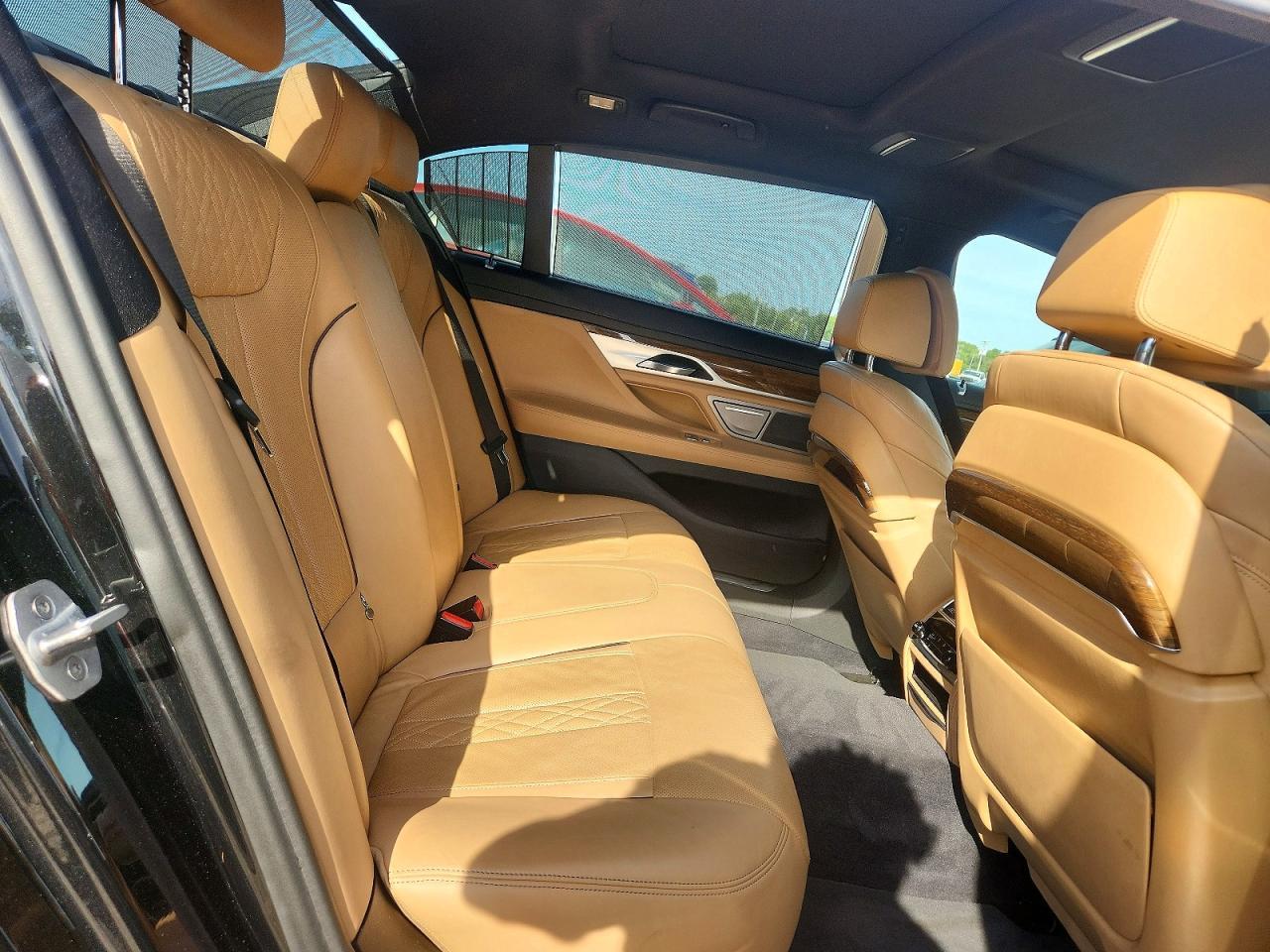 2018 BMW Seria 7 740e - zdjęcie 10
