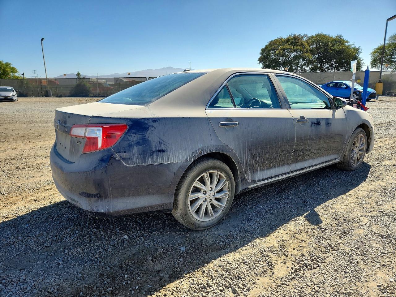 2014 Toyota Camry Le - zdjęcie 3