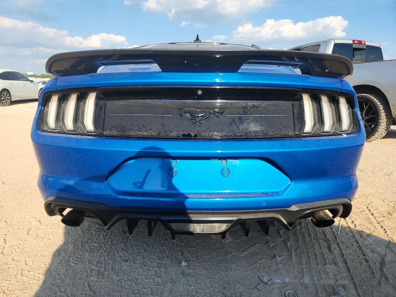 2021 Ford Mustang - zdjęcie 6