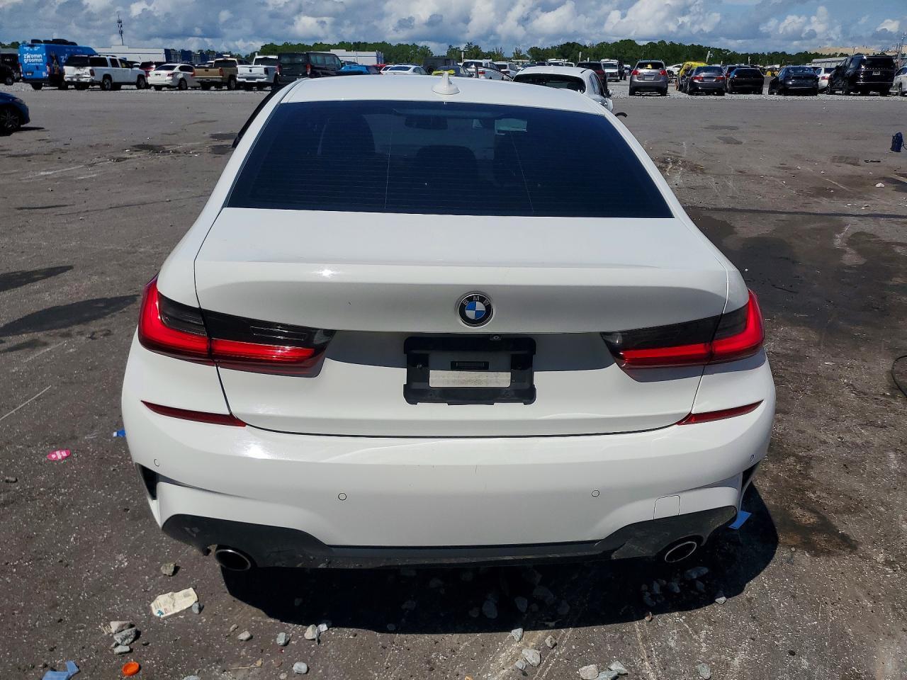 2021 BMW 330I - zdjęcie 6
