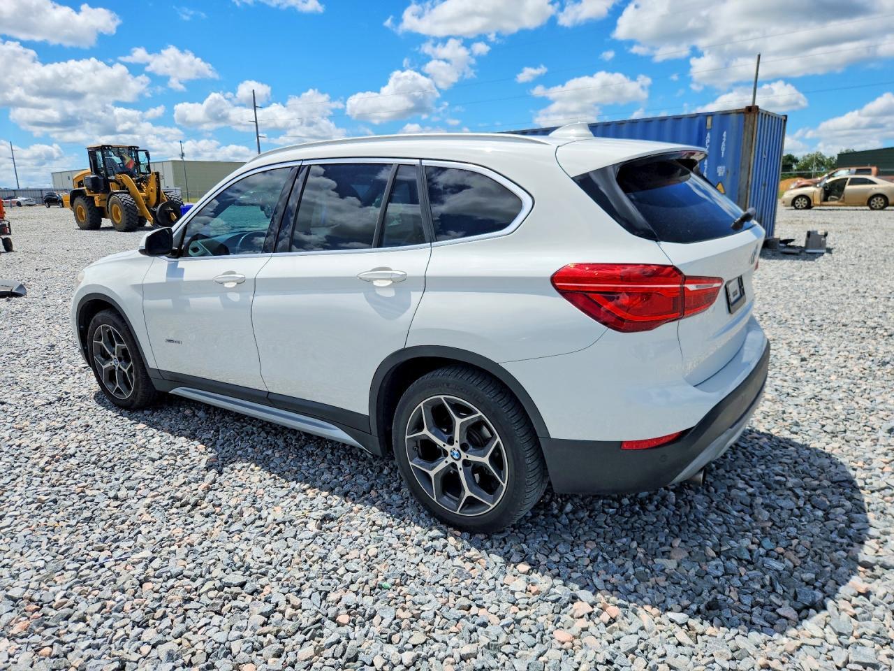 2017 BMW X1 xDrive28I - zdjęcie 2