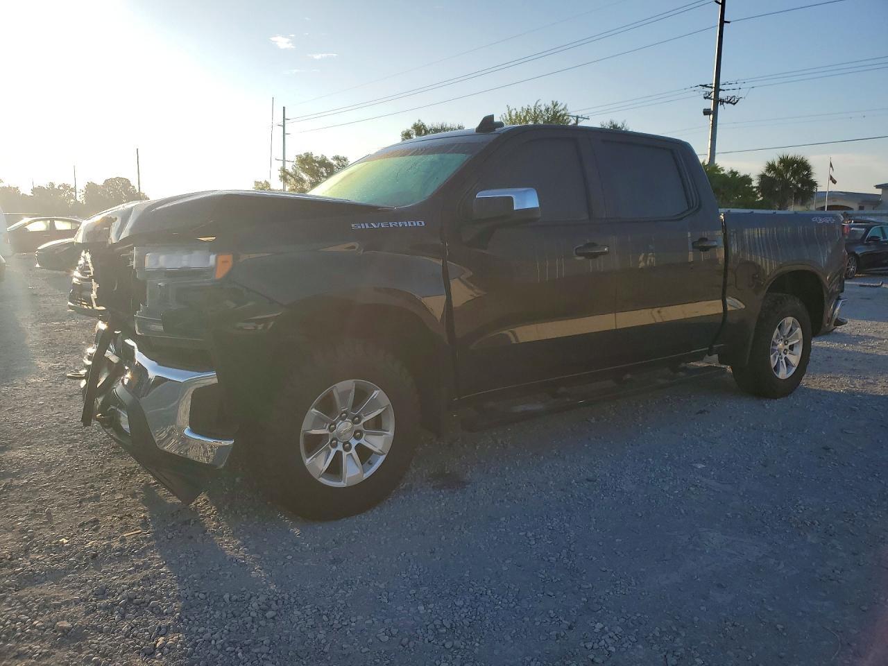 2020 Chevrolet Silverado K1500 Lt - zdjęcie główne