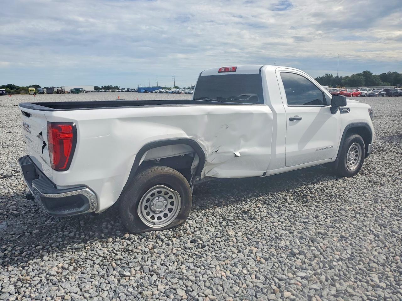 2025 GMC Sierra C1500 - zdjęcie 3