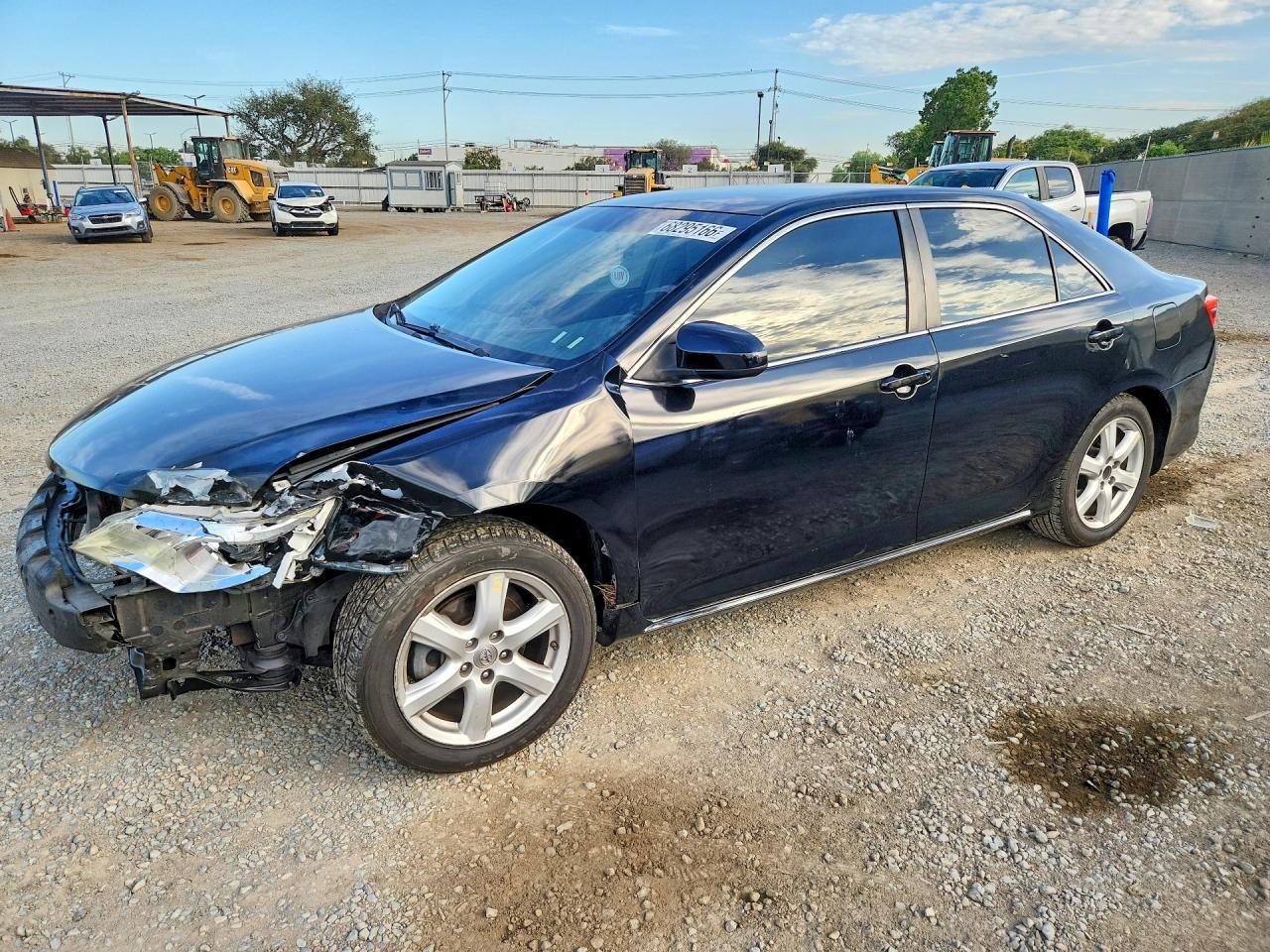 2013 Toyota Camry Le - zdjęcie główne