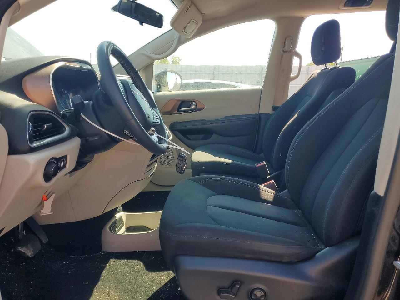 2022 Chrysler Voyager Lx - zdjęcie 7