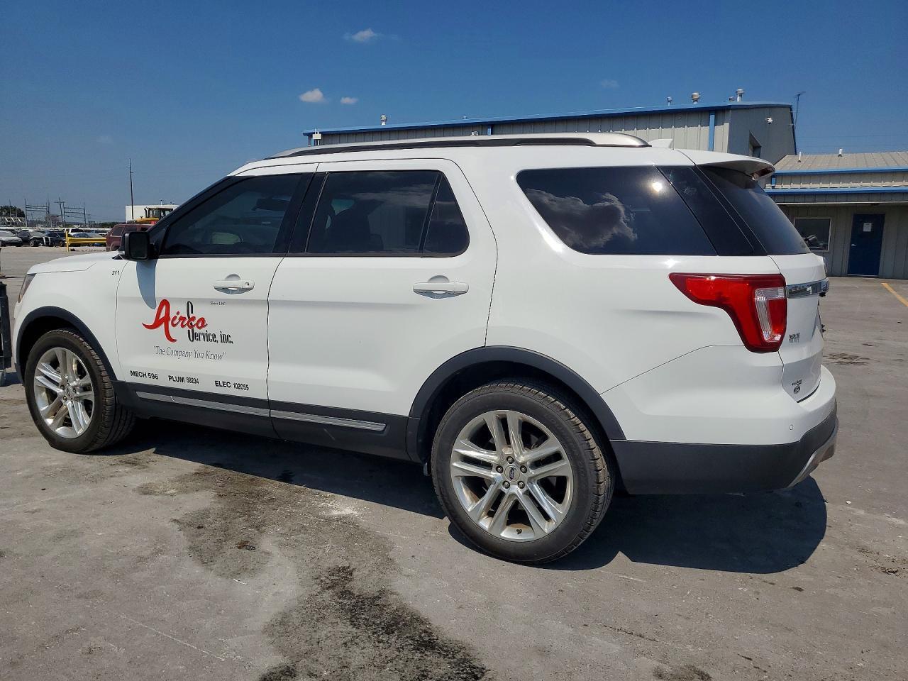 2017 Ford Explorer Xlt - zdjęcie 2