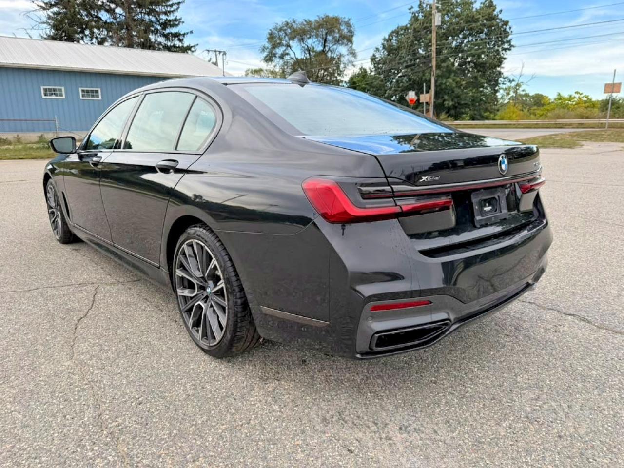 2022 BMW Seria 7 740i - zdjęcie 3