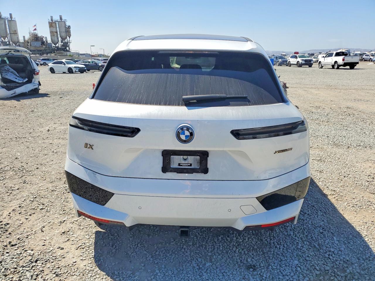 2023 BMW Ix xDrive50 - zdjęcie 6