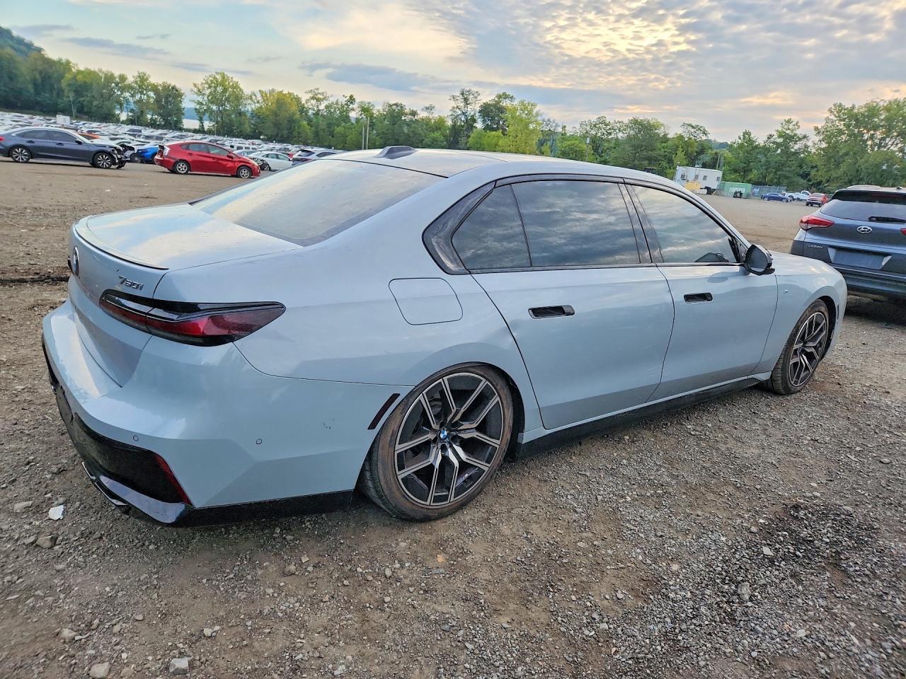 2023 BMW Seria 7 760i - zdjęcie 3