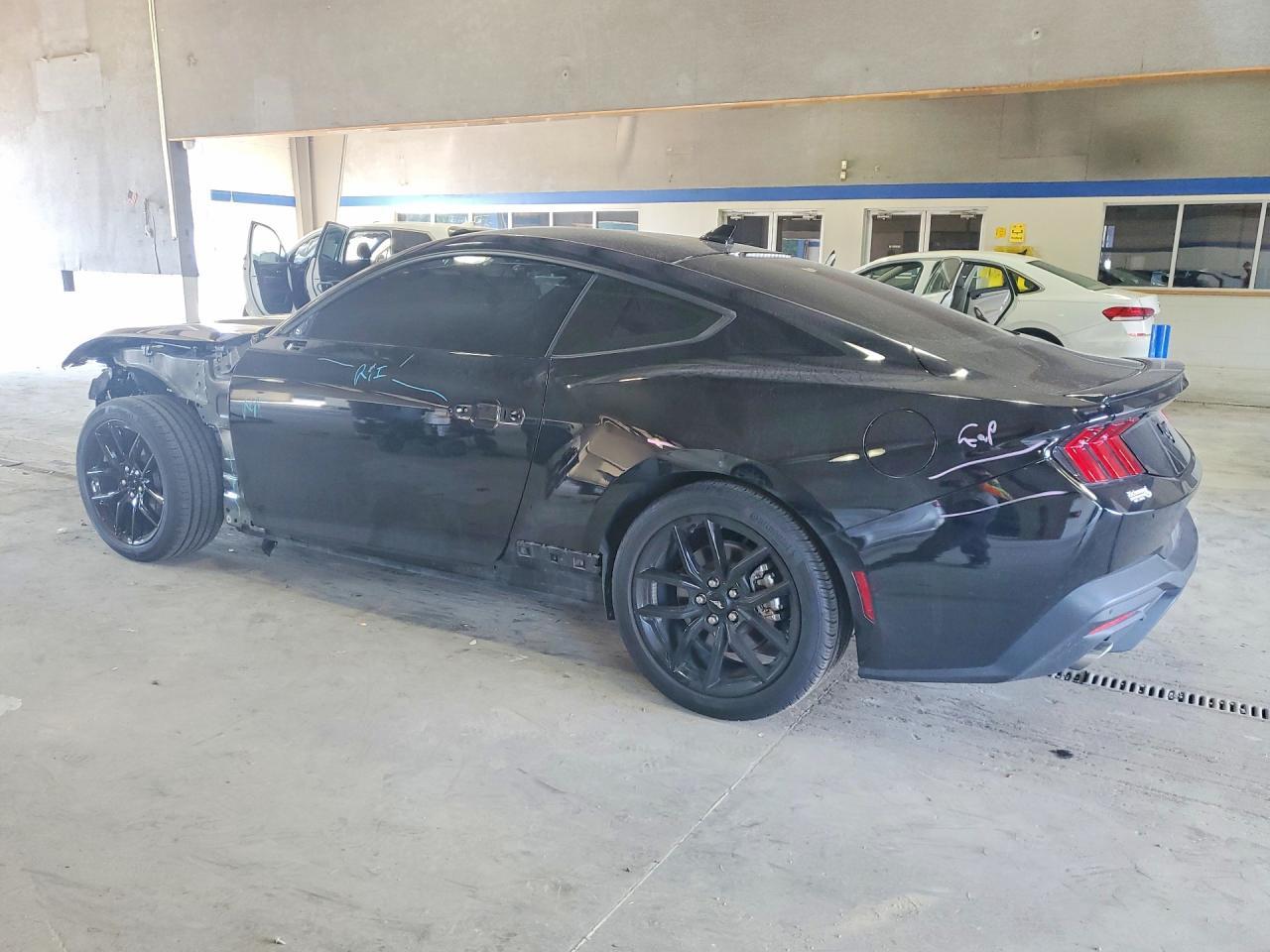 2025 Ford Mustang - zdjęcie 2