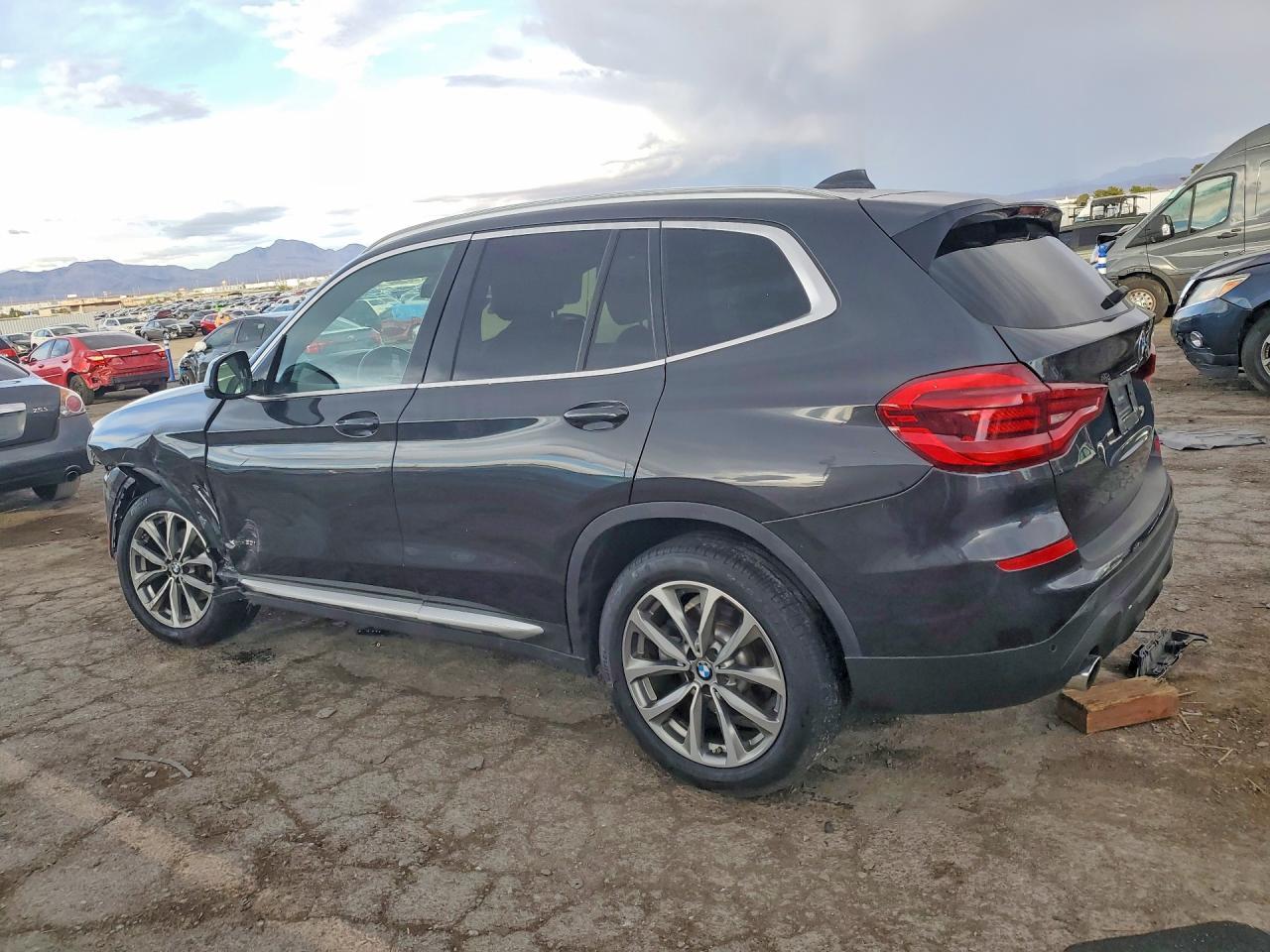2018 BMW X3 xDrive30I - zdjęcie 2
