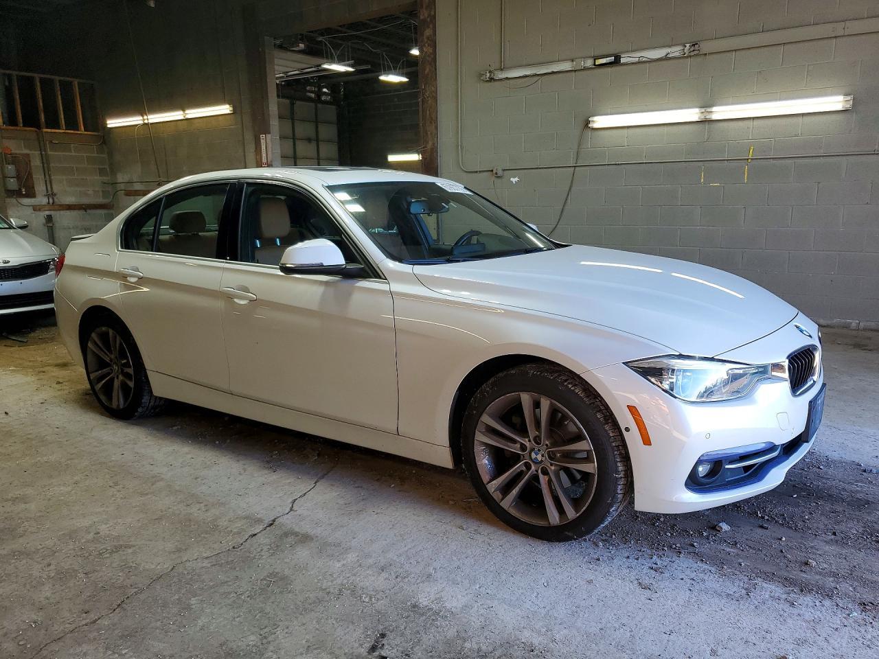 2017 BMW Seria 3 330i - zdjęcie 4