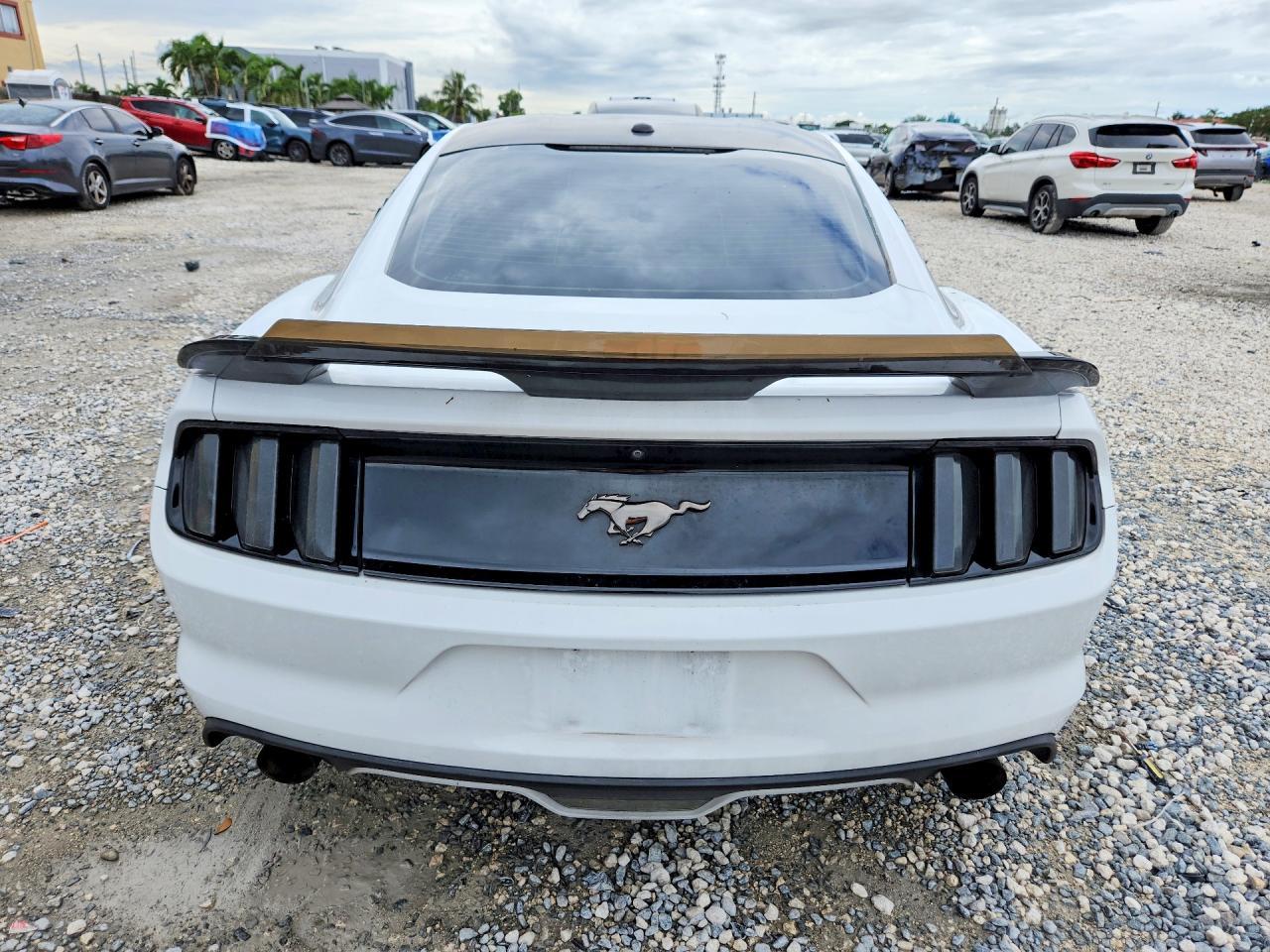 2017 Ford Mustang - zdjęcie 6