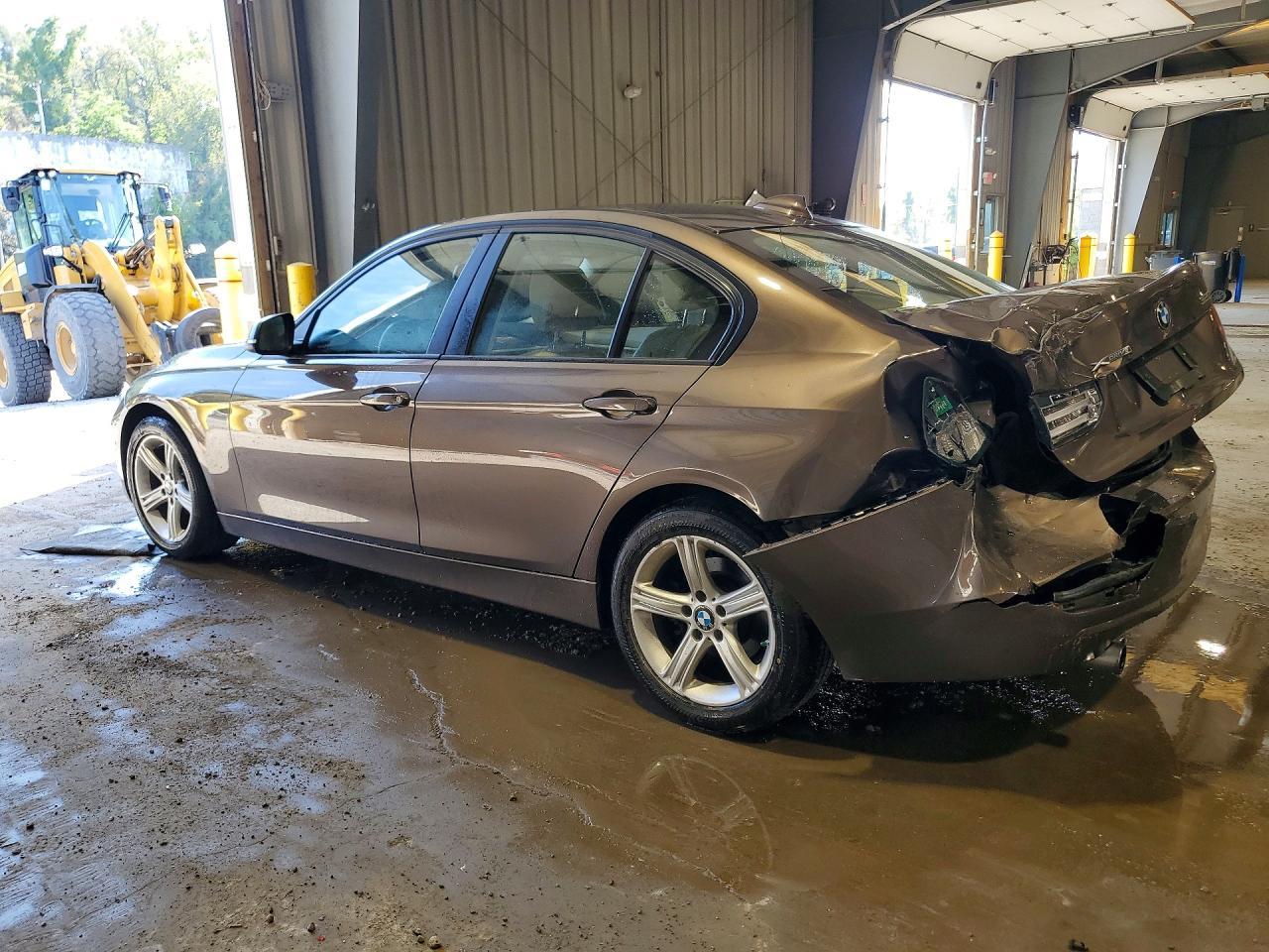 2015 BMW 320 I xDrive - zdjęcie 2