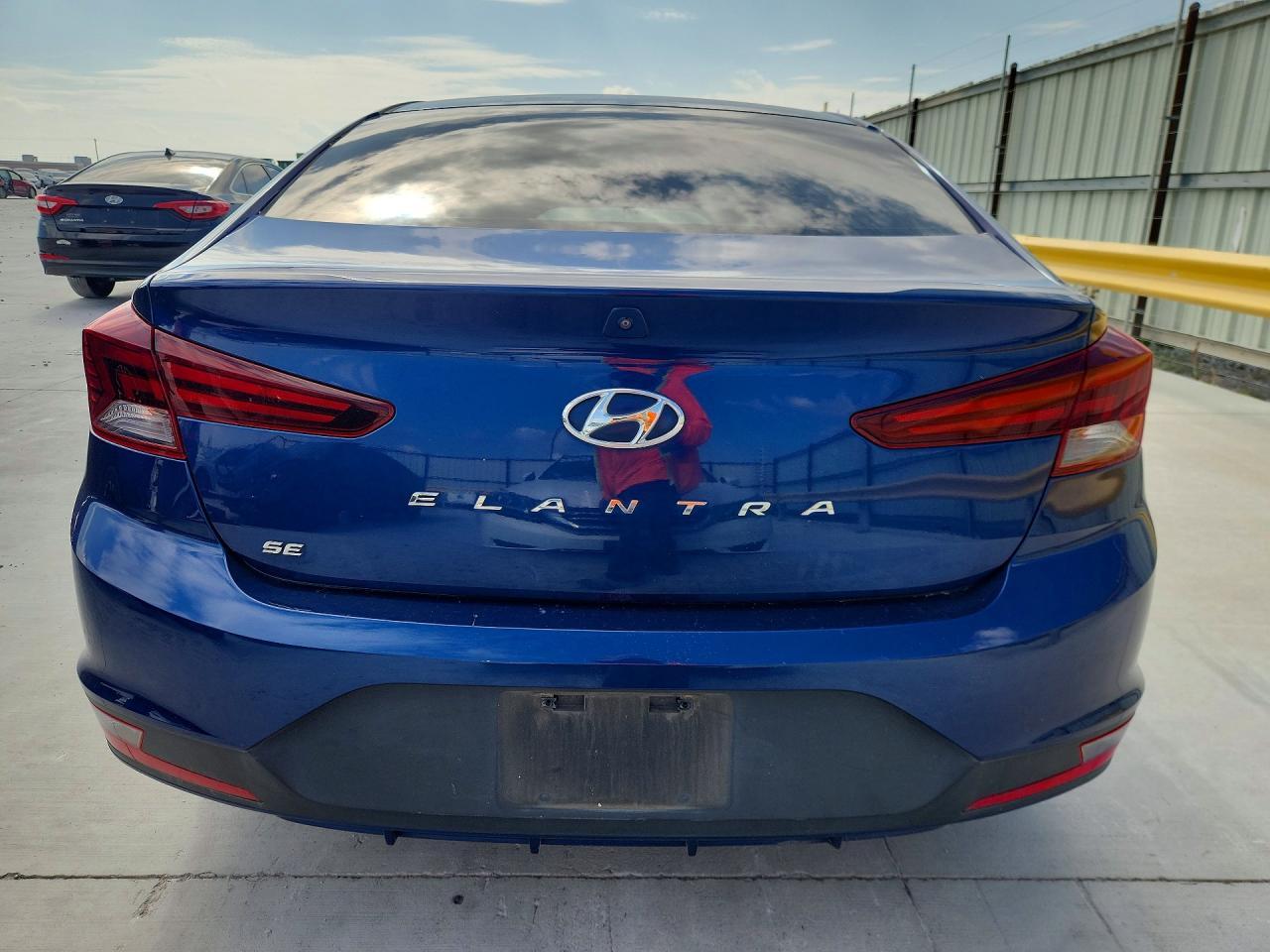 2019 Hyundai Elantra - zdjęcie 6