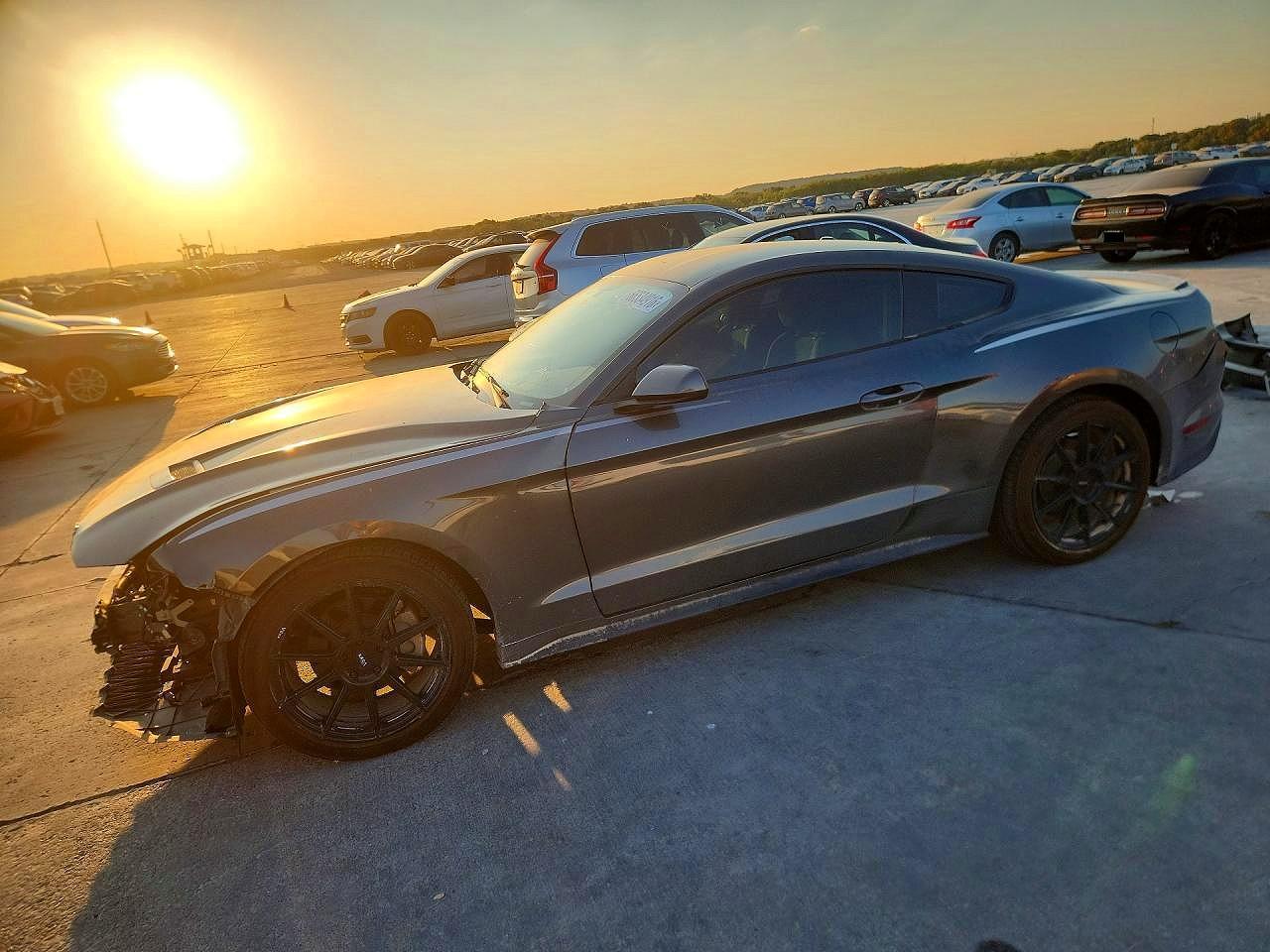 2019 Ford Mustang - zdjęcie główne