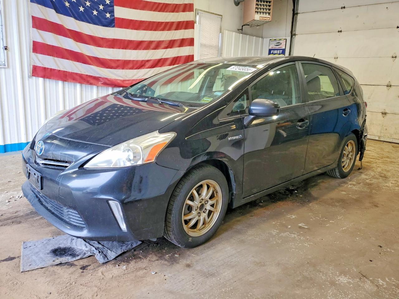 2013 Toyota Prius V Two - zdjęcie główne