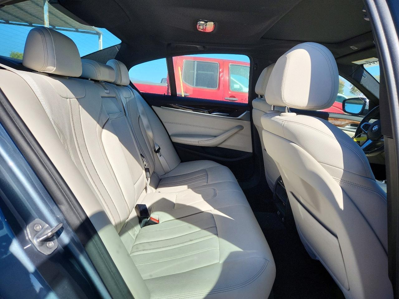 2019 BMW 530 I - zdjęcie 10