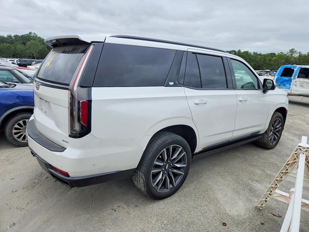 2022 Cadillac Escalade Sport - zdjęcie 3