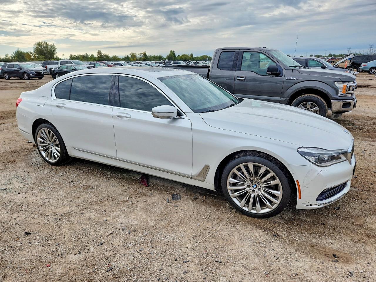 2016 BMW Seria 7 750i - zdjęcie 4