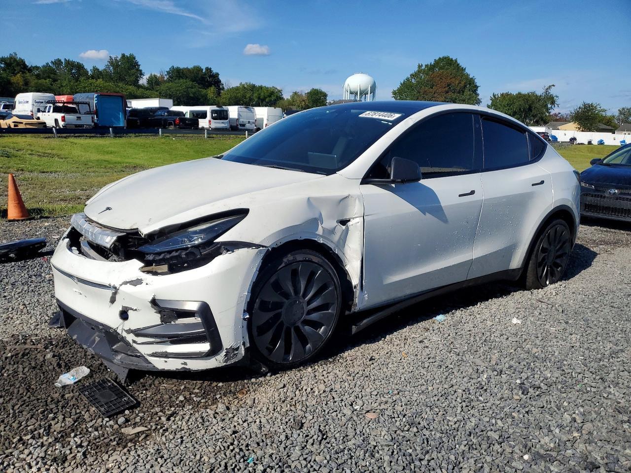 2022 Tesla Model Y - zdjęcie główne