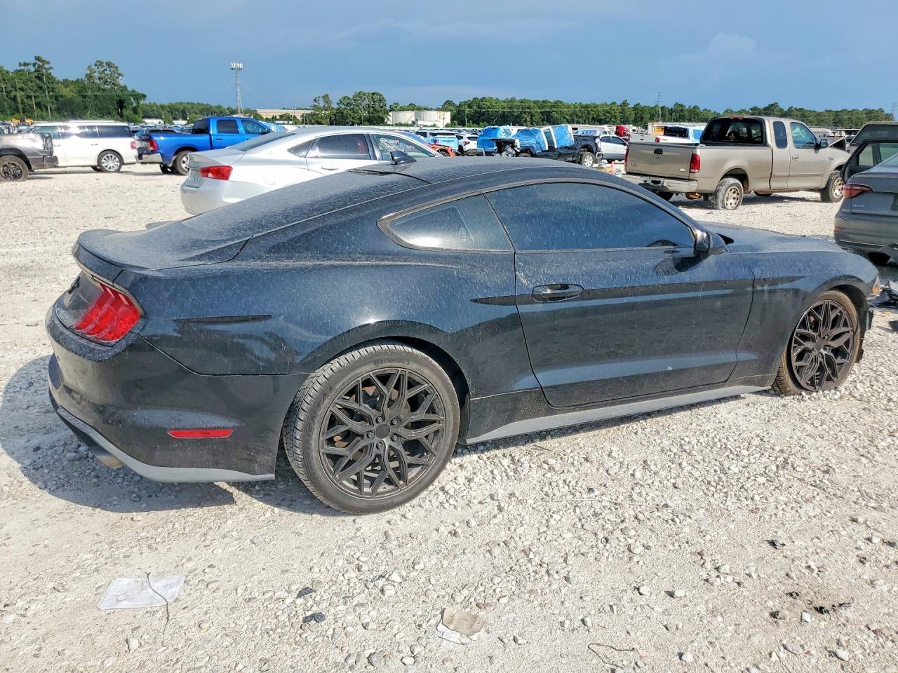 2020 Ford Mustang - zdjęcie 3