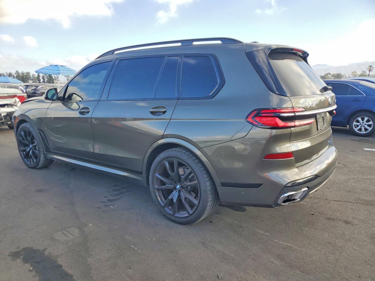2023 BMW X7 xDrive40I - zdjęcie 2
