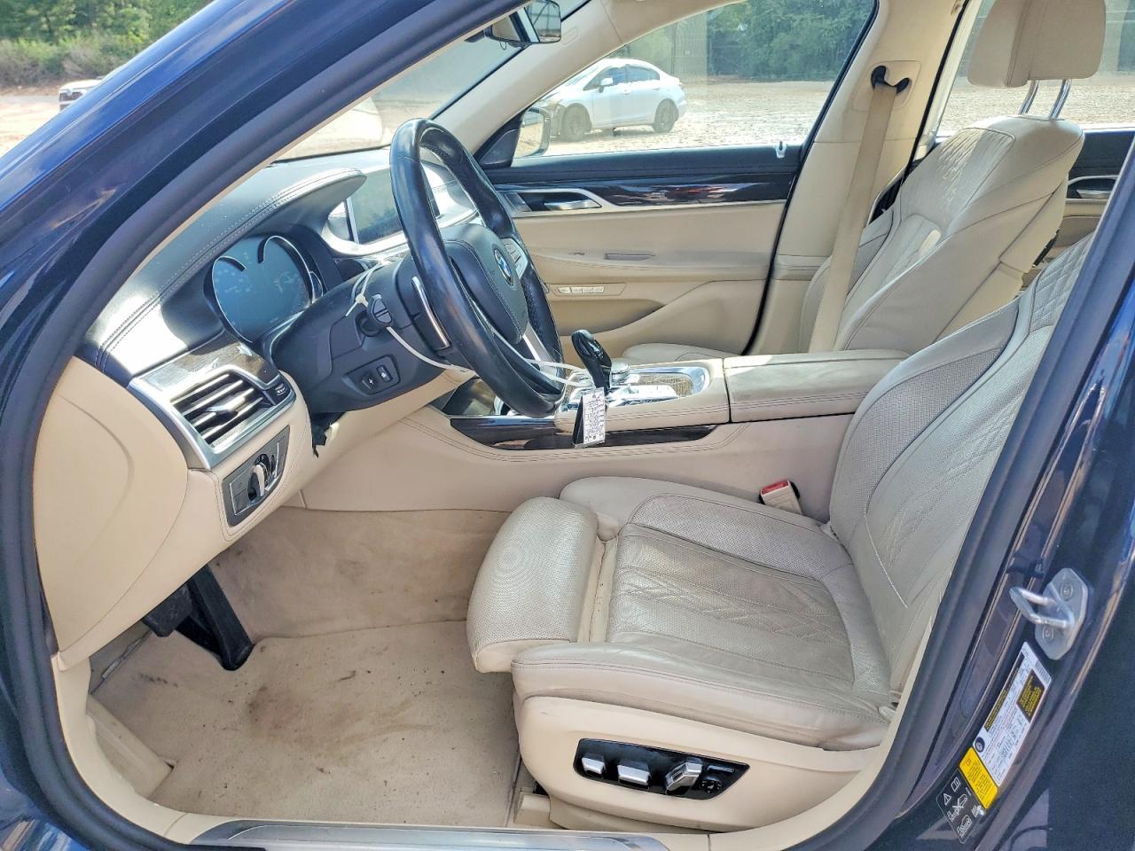 2016 BMW Seria 7 750i - zdjęcie 7