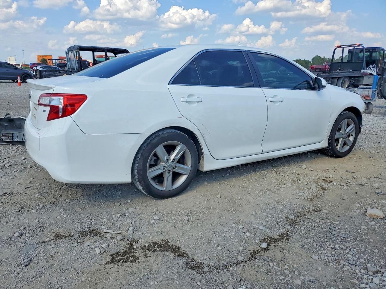 2026 Toyota Camry Se - zdjęcie 3