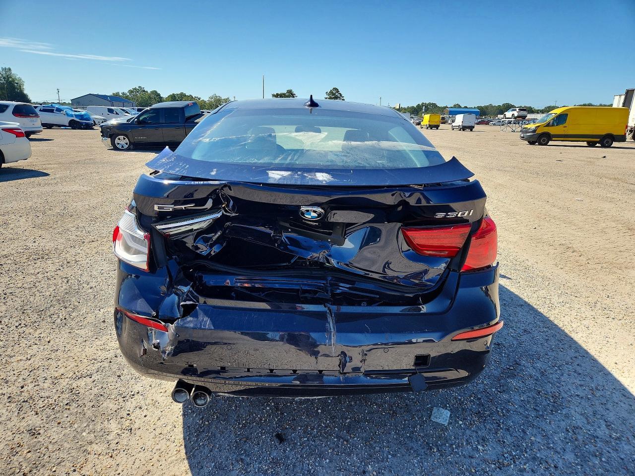 2017 BMW Seria 3 330i - zdjęcie 6