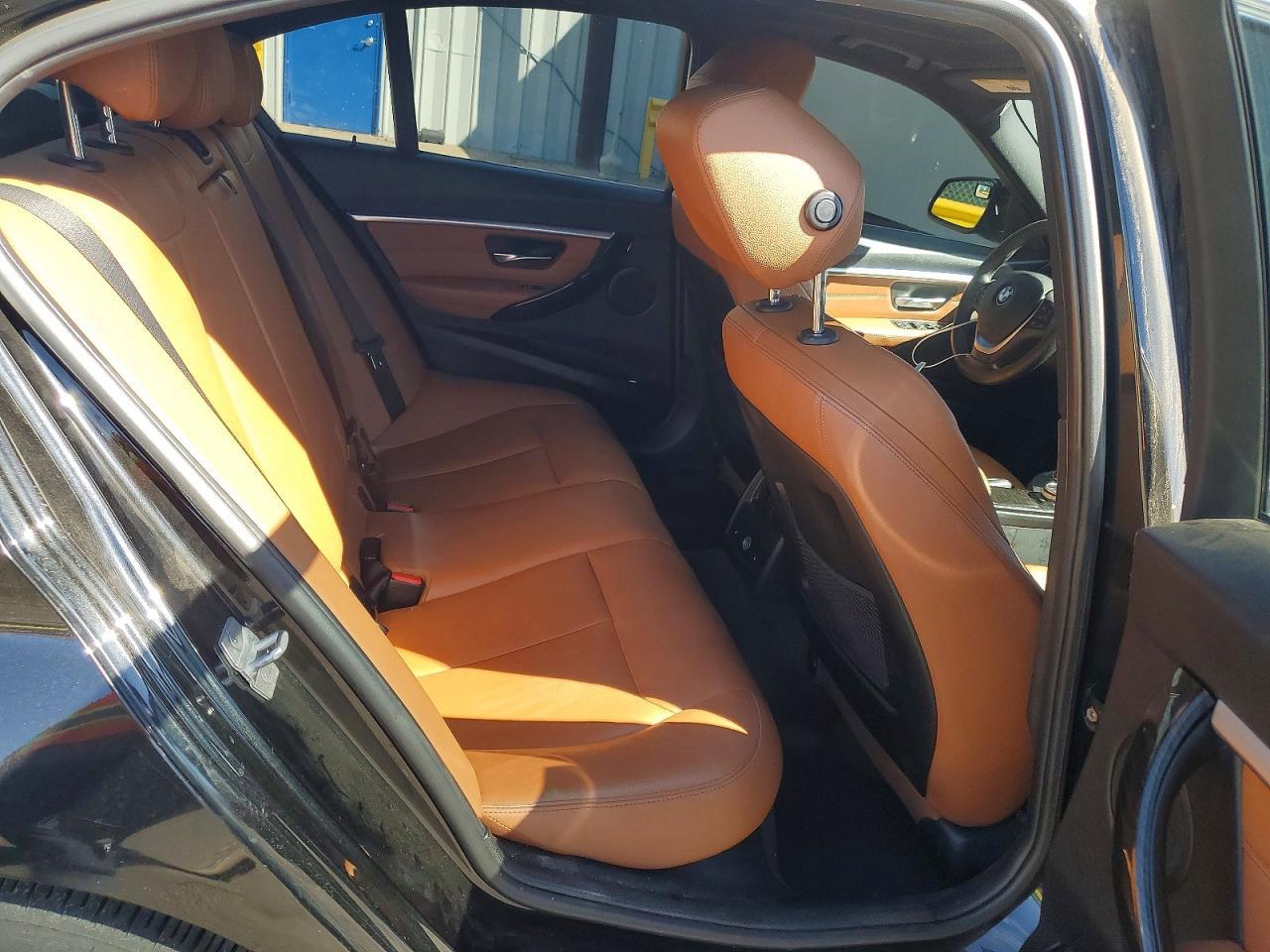 2017 BMW Seria 3 330i - zdjęcie 10