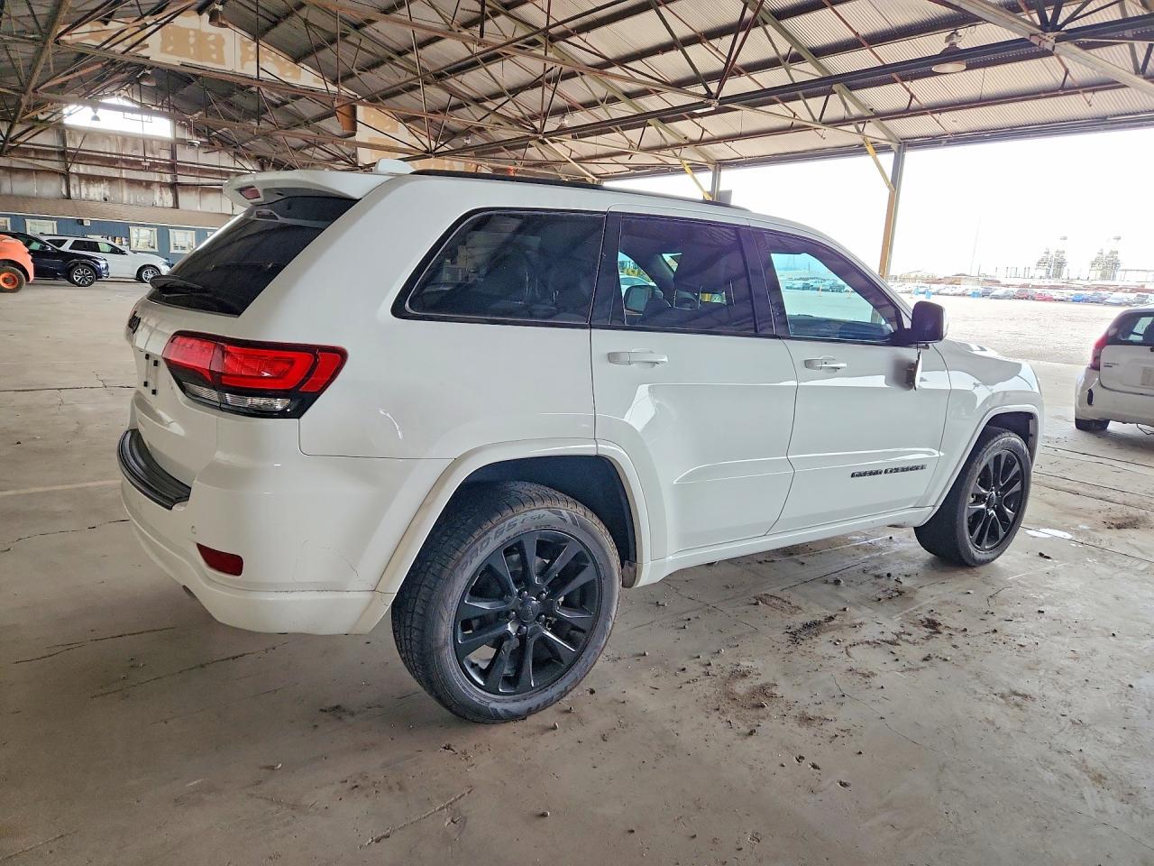 2019 Jeep Grand Cherokee Laredo - zdjęcie 3