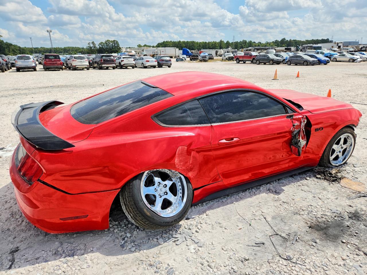 2015 Ford Mustang - zdjęcie 3