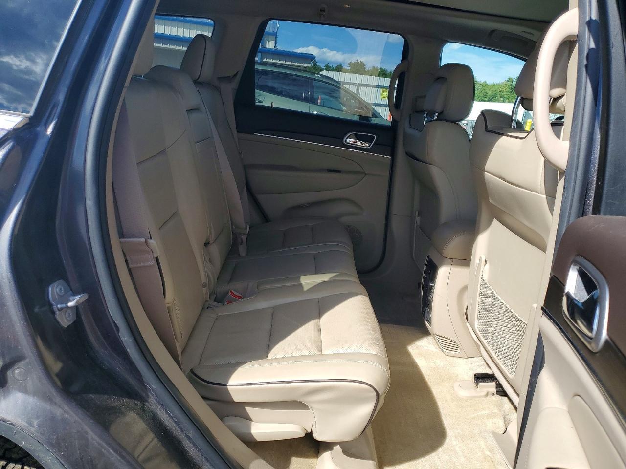 2018 Jeep Grand Cherokee Overland - zdjęcie 10
