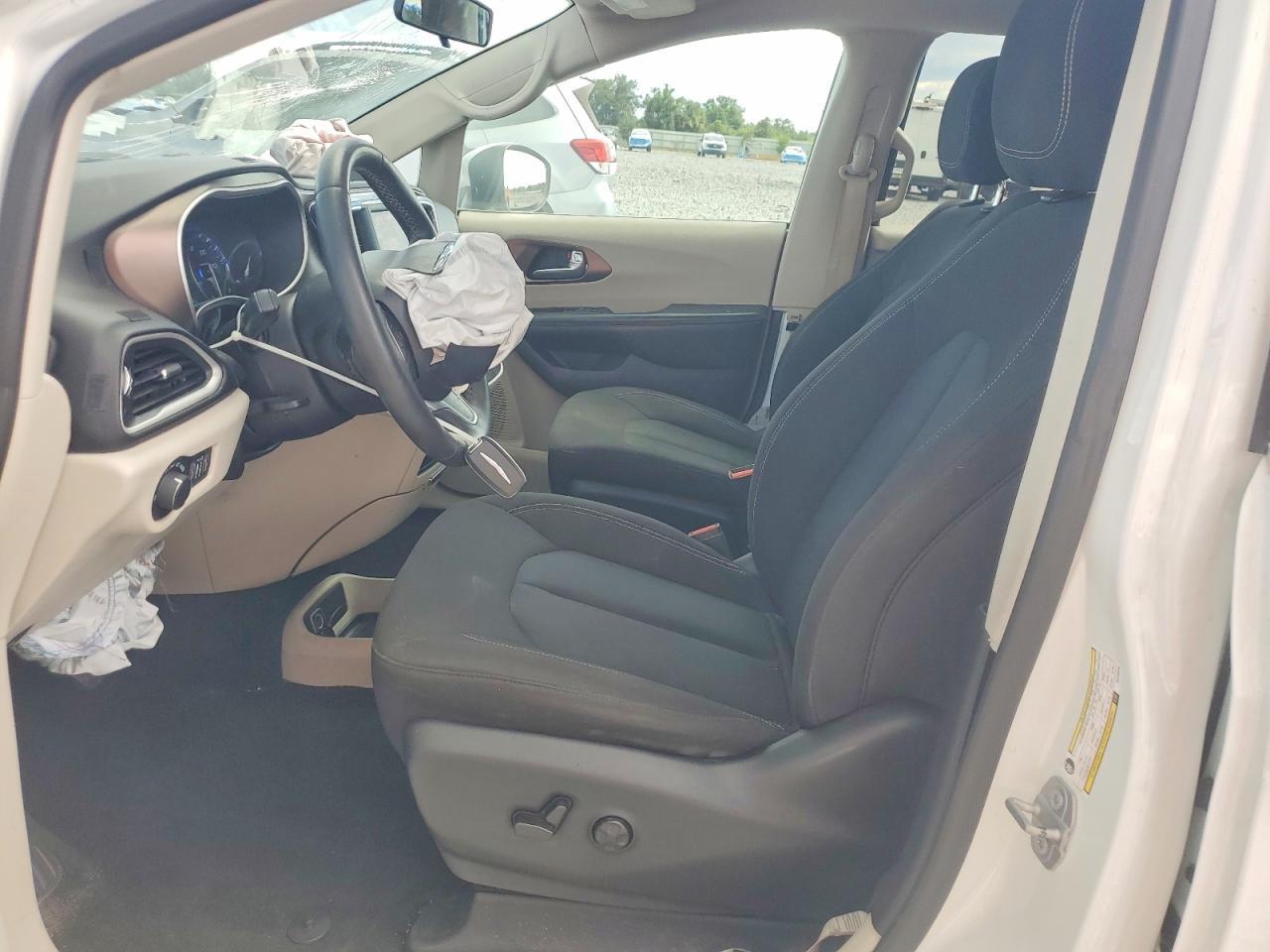 2022 Chrysler Voyager Lx - zdjęcie 7