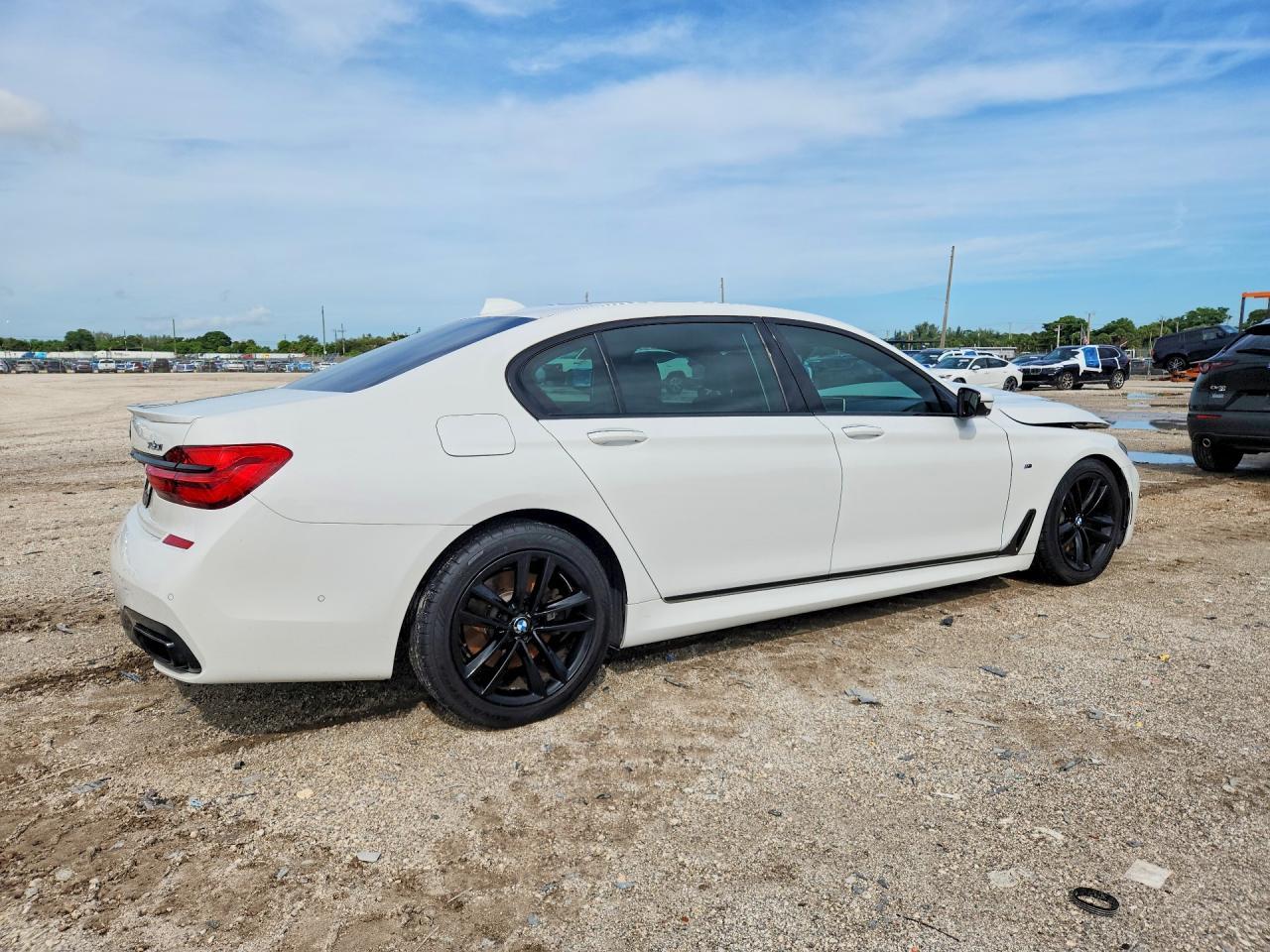 2016 BMW Seria 7 750i - zdjęcie 3