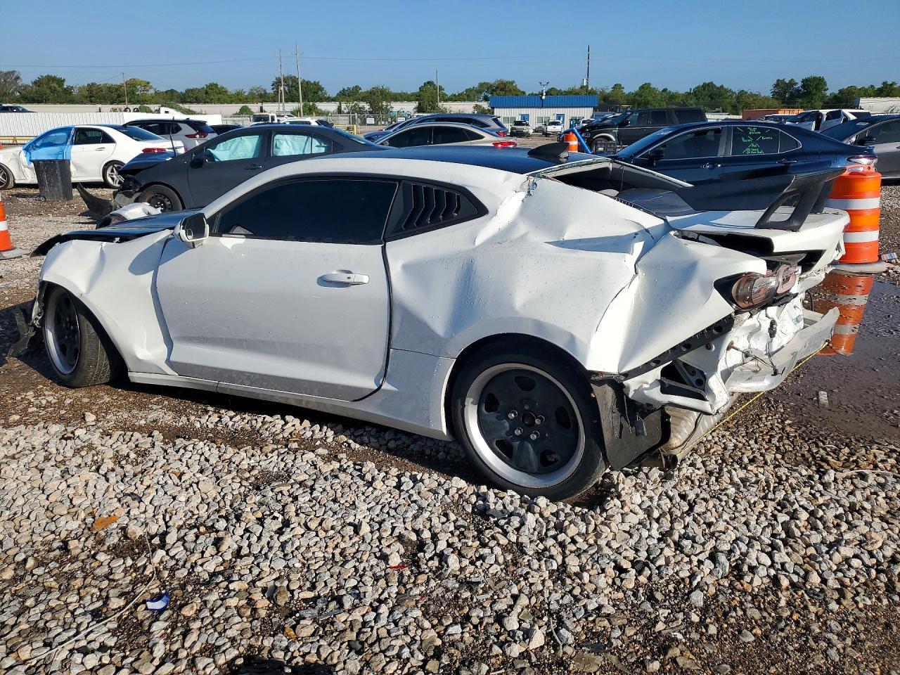 2020 Chevrolet Camaro Ls - zdjęcie 2