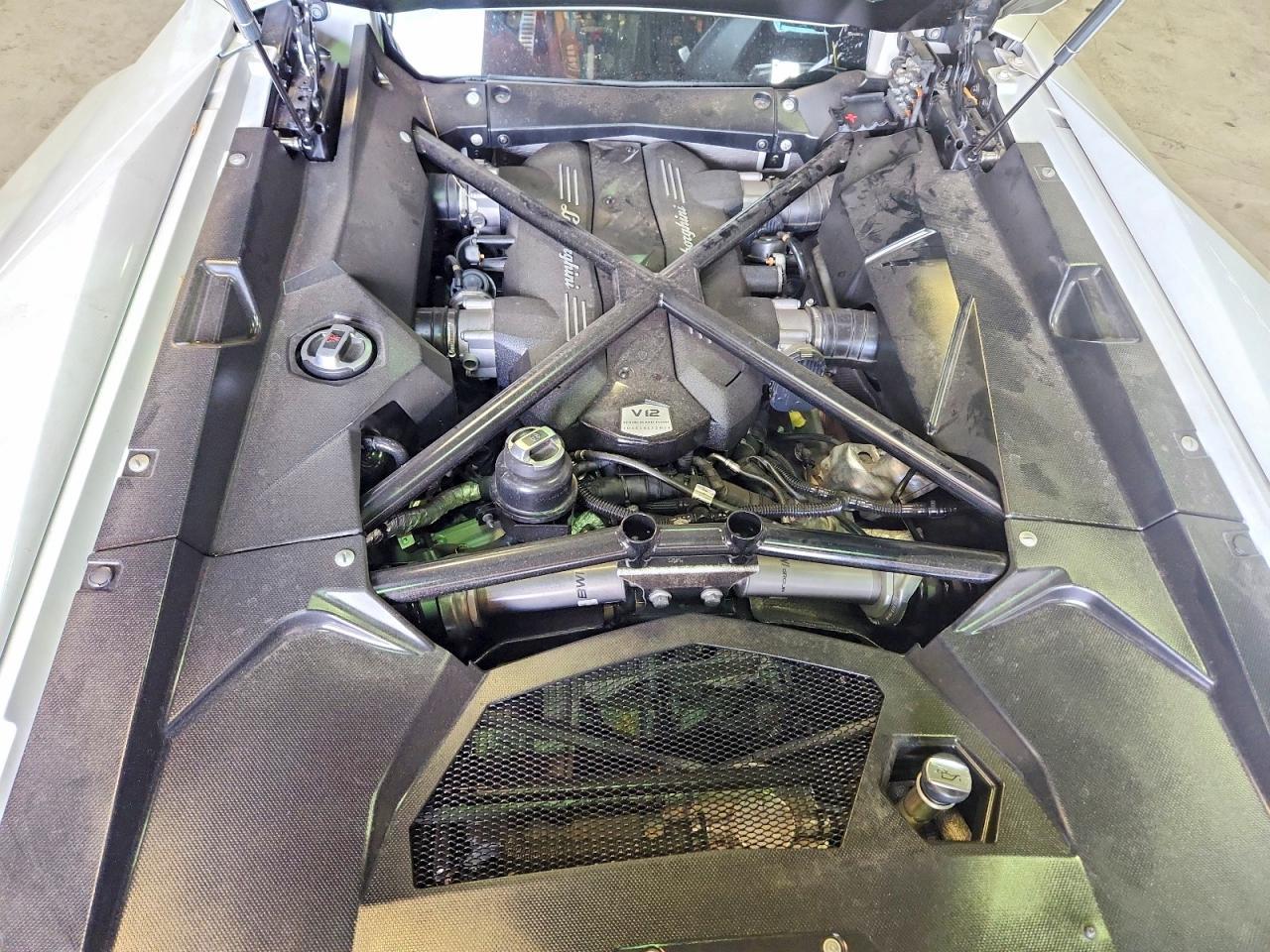 2018 Lamborghini Aventador S - zdjęcie 11