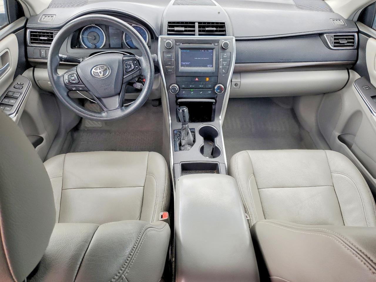 2017 Toyota Camry Le - zdjęcie 8