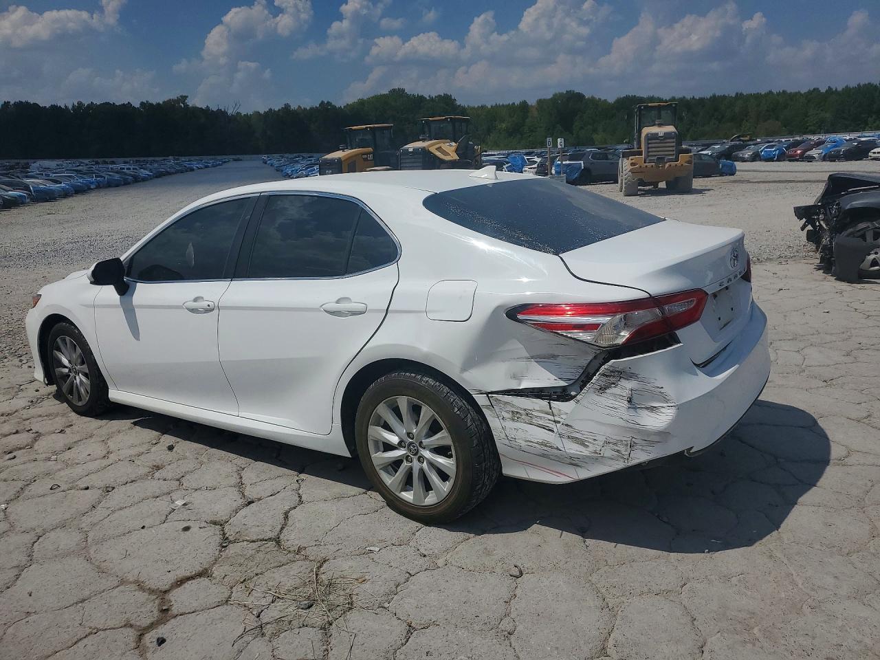 2019 Toyota Camry Le - zdjęcie 2