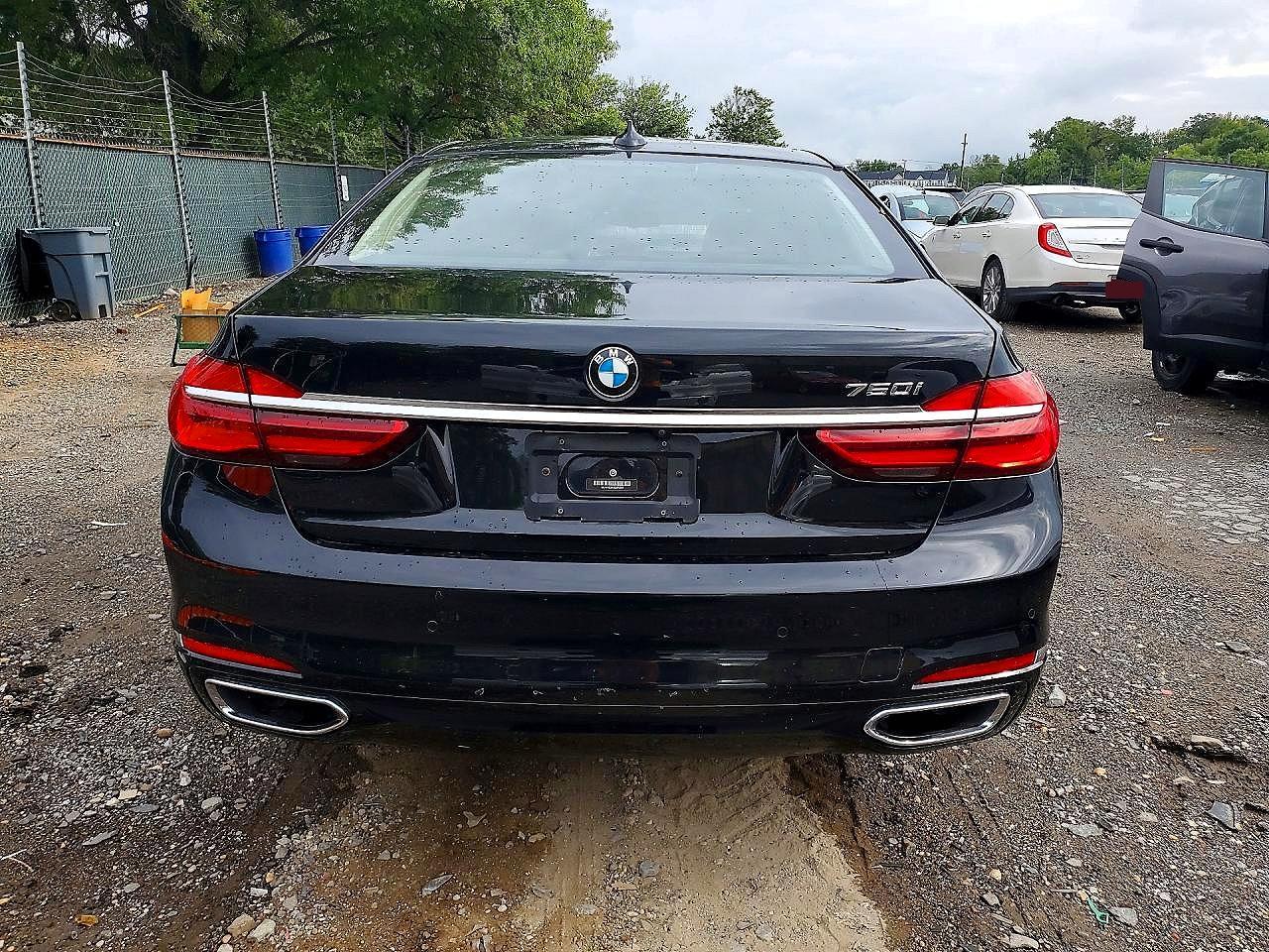 2018 BMW 750 I - zdjęcie 6